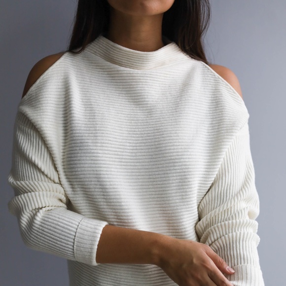 Cozy White Cutoff shoulder Sweater - Picture 4 of 7